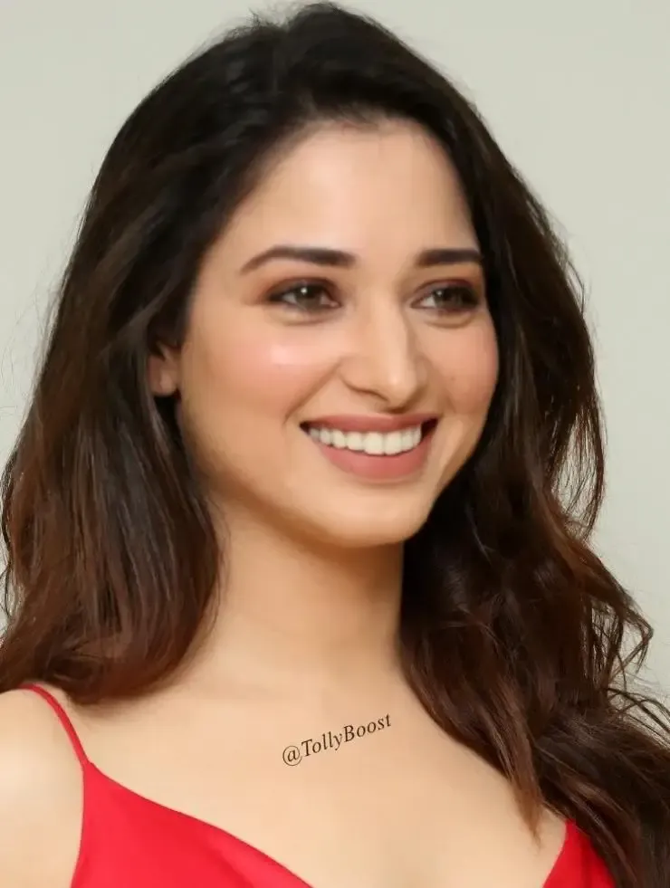 BEAUTIFUL INDIAN GIRL TAMANNAAH BHATIA FACE CLOSEUP STILLS 6